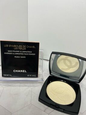 CHANEL Les Symboles Illuminating Face Powder - Pearly Ivory